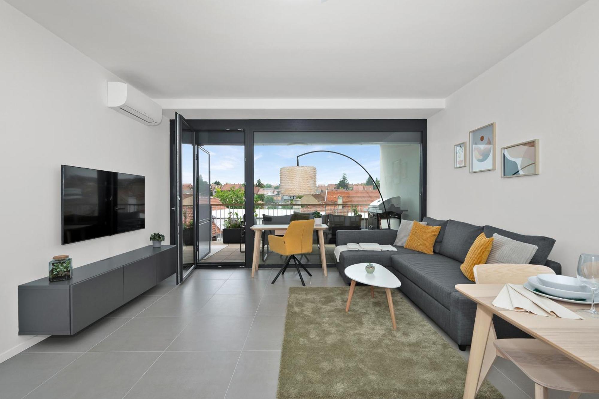 Fully Equipped Apartments With Terraces, Free Garage Parking, Netflix & Ac - By Apartmany Slapanice Cz Екстериор снимка