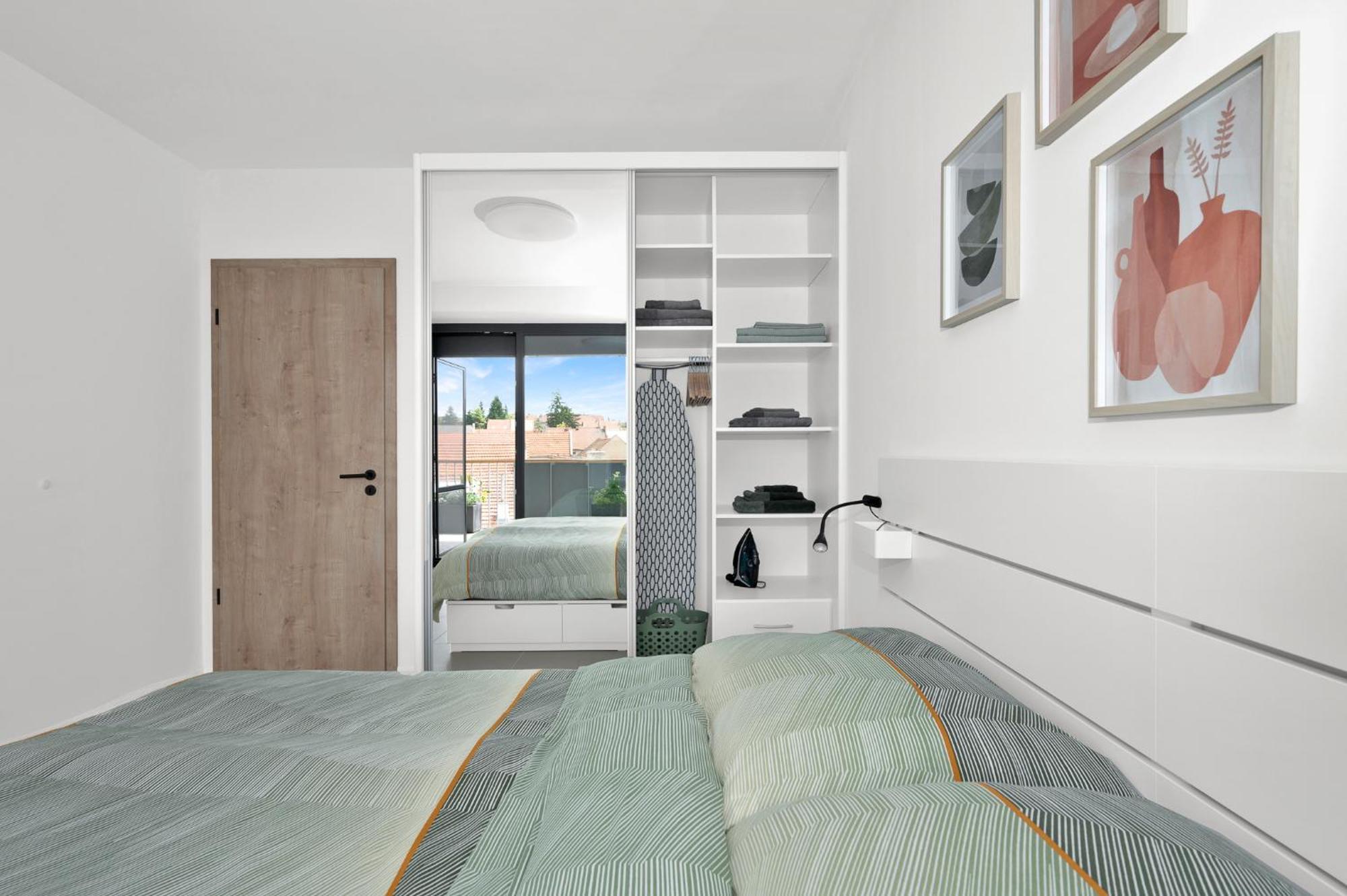 Fully Equipped Apartments With Terraces, Free Garage Parking, Netflix & Ac - By Apartmany Slapanice Cz Екстериор снимка