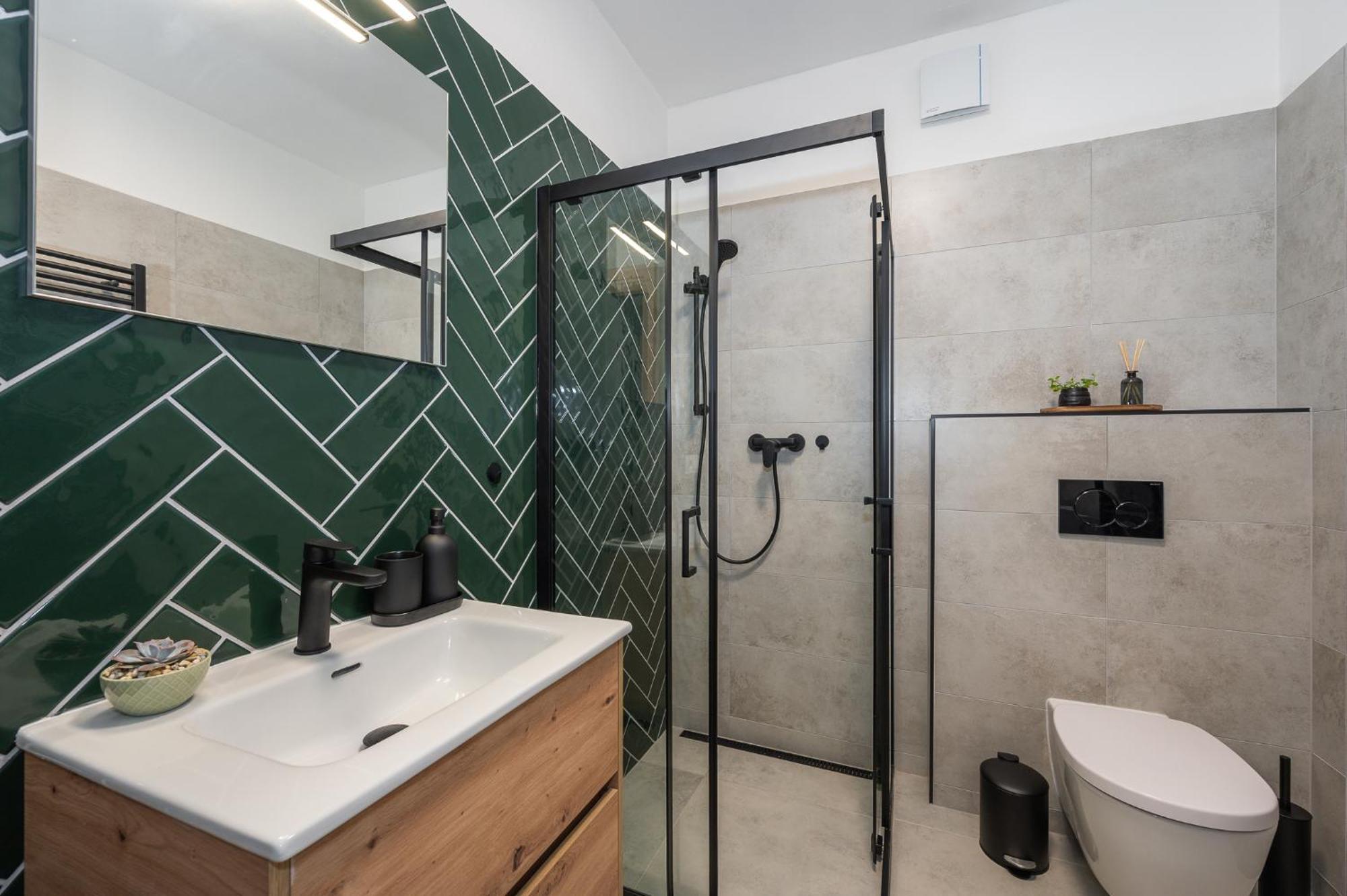 Fully Equipped Apartments With Terraces, Free Garage Parking, Netflix & Ac - By Apartmany Slapanice Cz Екстериор снимка