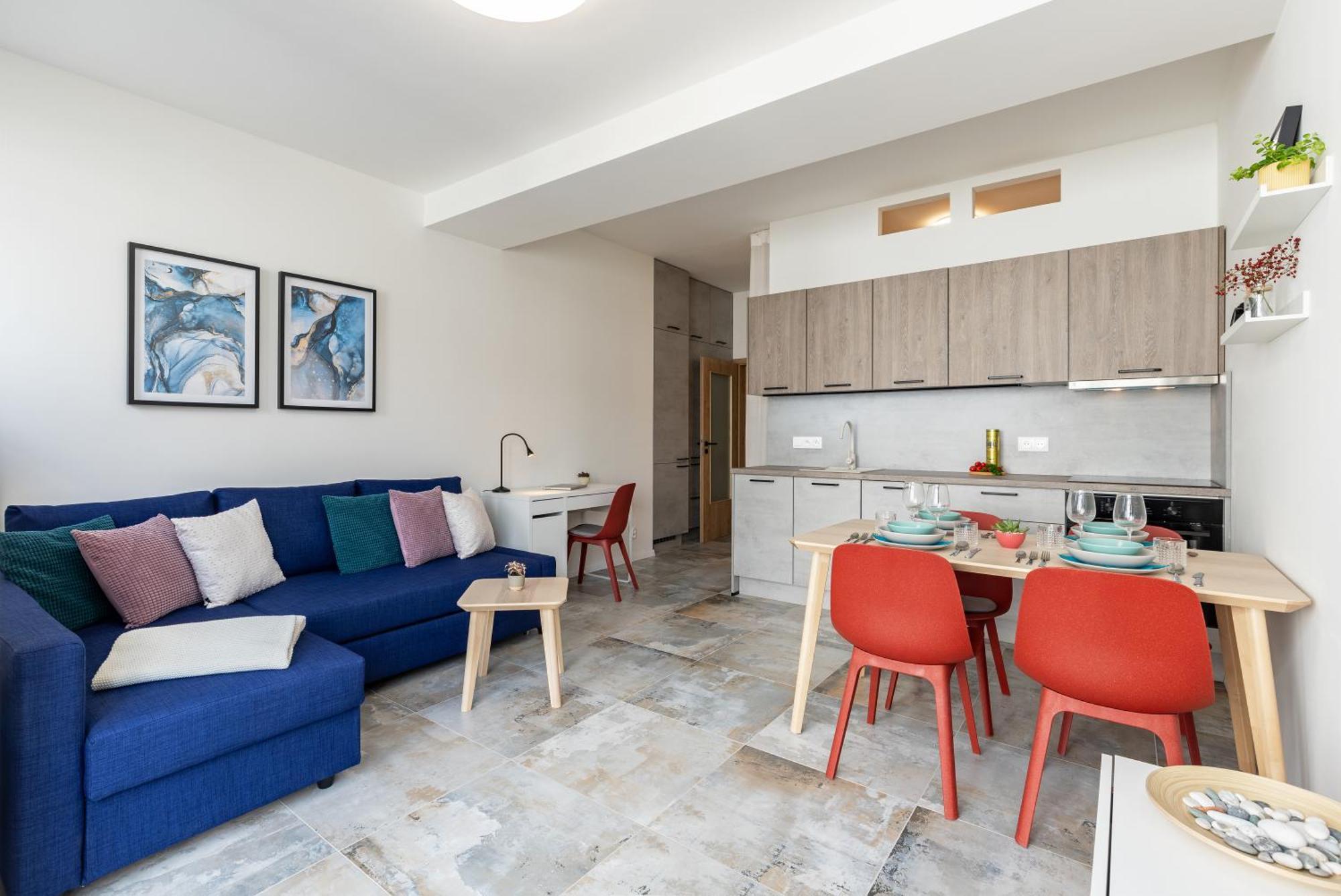 Fully Equipped Apartments With Terraces, Free Garage Parking, Netflix & Ac - By Apartmany Slapanice Cz Екстериор снимка