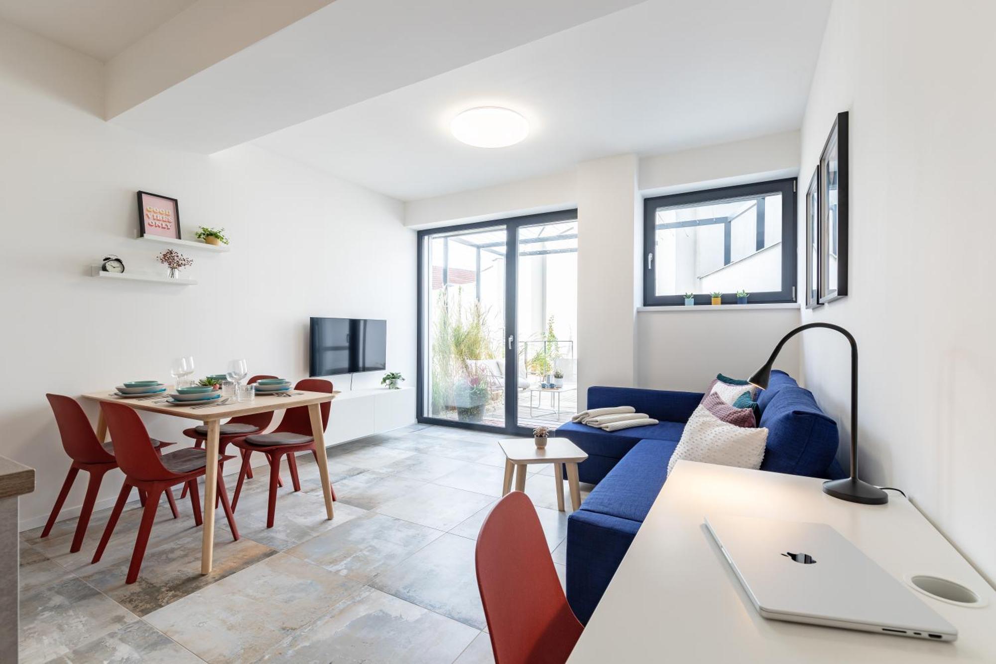 Fully Equipped Apartments With Terraces, Free Garage Parking, Netflix & Ac - By Apartmany Slapanice Cz Екстериор снимка