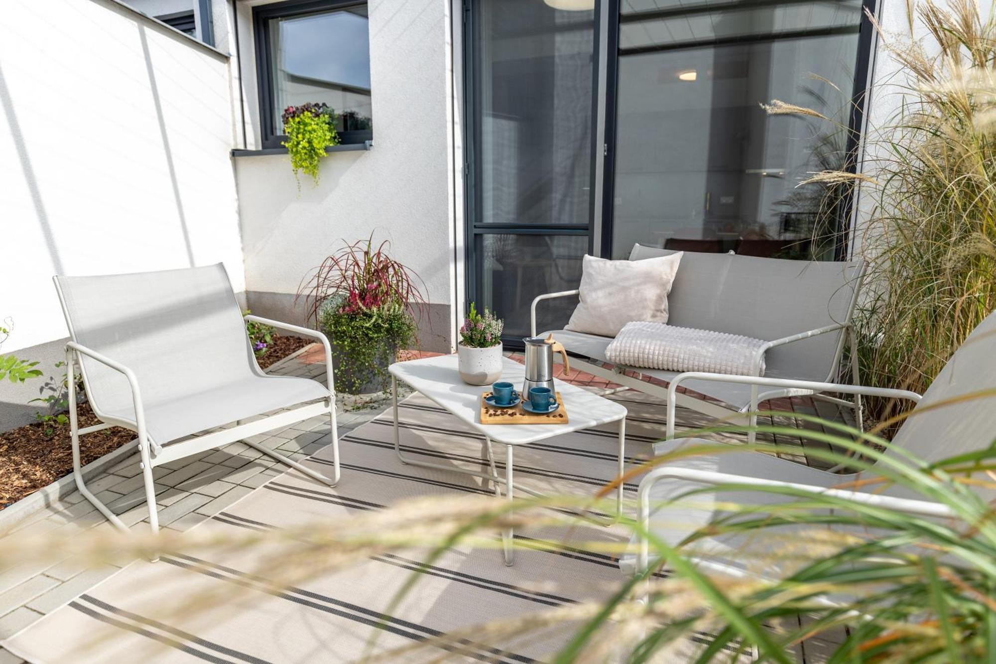 Fully Equipped Apartments With Terraces, Free Garage Parking, Netflix & Ac - By Apartmany Slapanice Cz Екстериор снимка